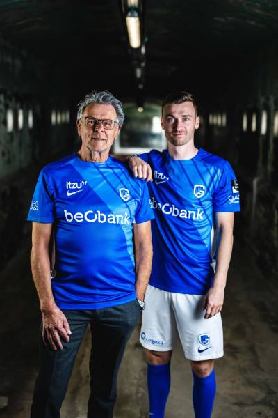 genk_2024_25_nike_home_kit_f.jpeg