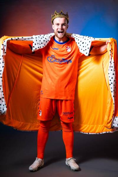 fc_emmen_2024_hummel_oranje_kit_b.jpeg