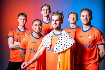 fc_emmen_2024_hummel_oranje_kit_d.jpeg