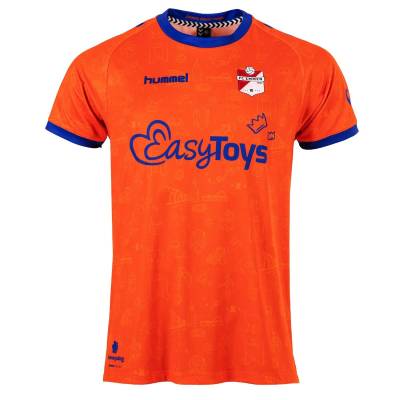 fc_emmen_2024_hummel_oranje_kit_e.jpeg