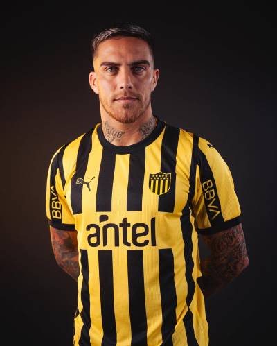 penarol_2024_puma_home_kit_a.jpeg