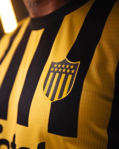 penarol_2024_puma_home_kit_c.jpeg