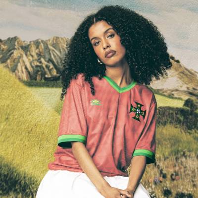 umbro_portugaliconicgraphicjersey_17151607481080x1920HeroModel_0003_Portugal.jpg