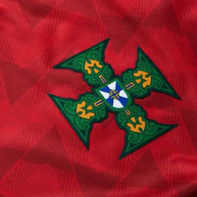 umbro_portugaliconicgraphicjersey_17151612011080x1920crest_0013_Portugal.jpg