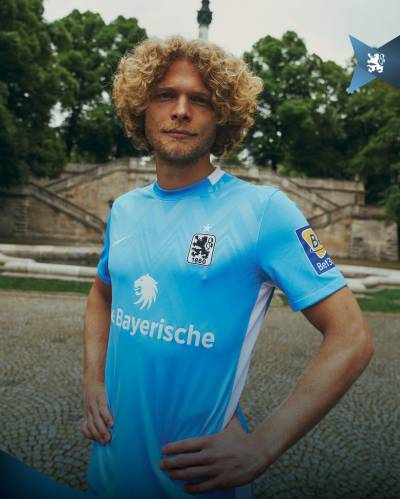 1860_munchen_24_25_nike_home_kit_g.jpeg