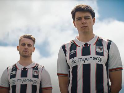 grimsby_town_24_25_umbro_home_kit_b.jpg