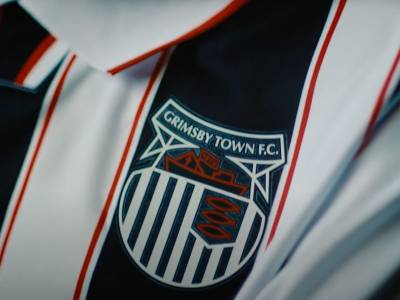 grimsby_town_24_25_umbro_home_kit_d.jpg