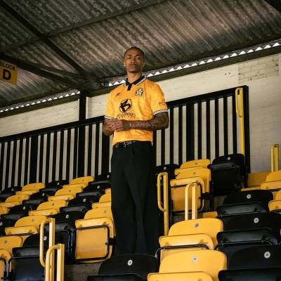 cambridge_united_24_25_umbro_home_kit_1.jpg