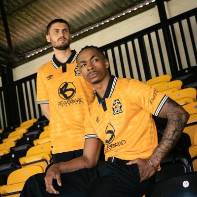 cambridge_united_24_25_umbro_home_kit_2.jpg