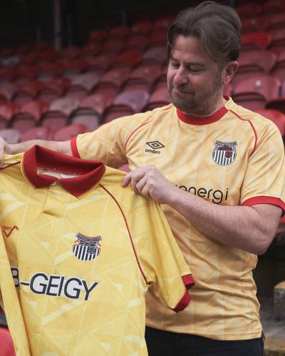 grimsby_town_24_25_umbro_away_kit_b.jpg