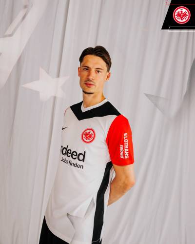 eintracht_frankfurt_24_25_nike_home_kit_c.jpg