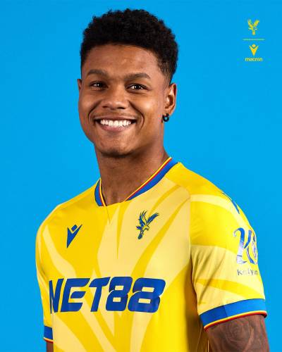 crystal_palace_24_25_macron_away_kit_a.jpg