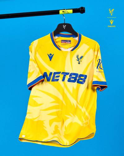 crystal_palace_24_25_macron_away_kit_c.jpg