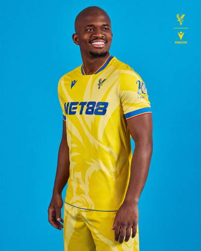 crystal_palace_24_25_macron_away_kit_d.jpg