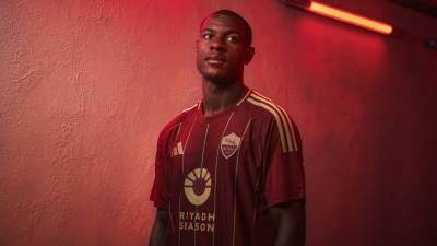 as_roma_24_25_adidas_home_kit_b.jpeg