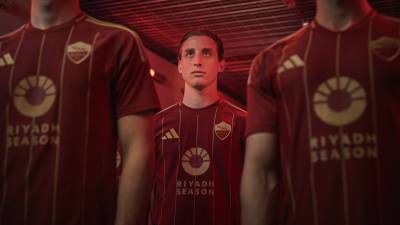 as_roma_24_25_adidas_home_kit_c.jpeg