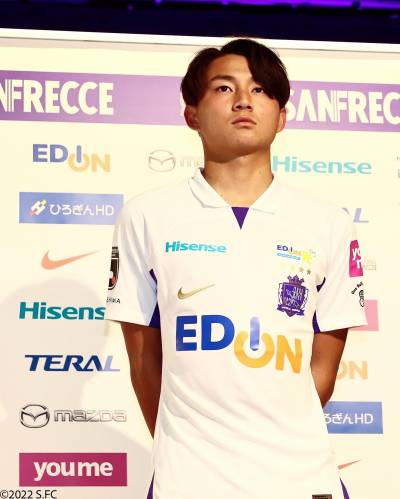 sanfrecce_hiroshima_2023_away_kit_1.jpeg