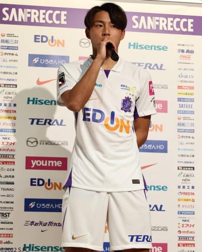 sanfrecce_hiroshima_2023_away_kit_2.jpeg