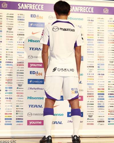 sanfrecce_hiroshima_2023_away_kit_3.jpeg