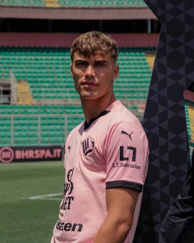 palermo_24_25_puma_home_kit_c.jpg