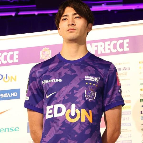 sanfrecce_hiroshima_2023_home_kit_2.jpeg