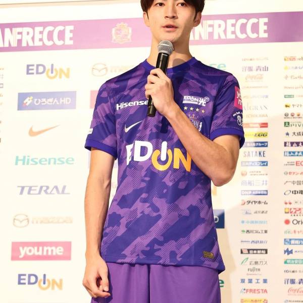 sanfrecce_hiroshima_2023_home_kit_3.jpeg