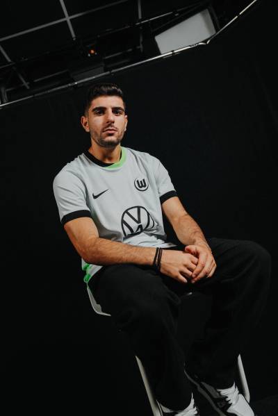 vfl_wolfsburg_24_25_nike_third_kit_a.jpeg