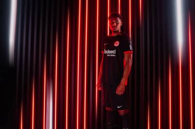 eintracht_frankfurt_24_25_nike_away_kit_a.jpg