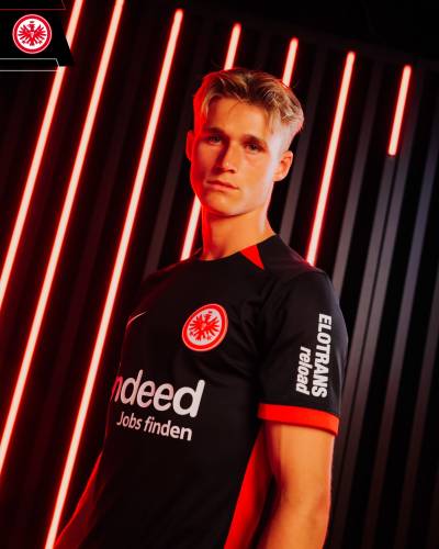 eintracht_frankfurt_24_25_nike_away_kit_d.jpeg