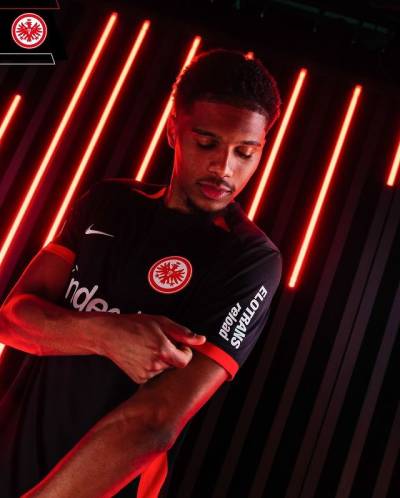 eintracht_frankfurt_24_25_nike_away_kit_e.jpeg