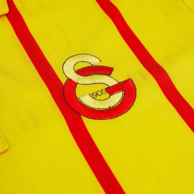 Galatasaray_1993_94_Adidas_Third_Shirt3.jpg