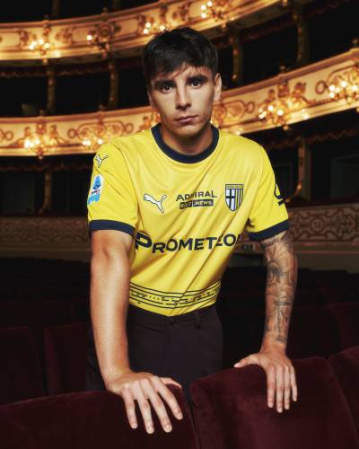 parma_24_25_puma_third_kit_c.jpeg