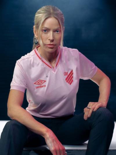 umbro_femama_2024_pink_october_shirts_b.jpg