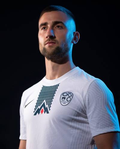 slovenia_2022_2023_home_away_kit_1.jpg