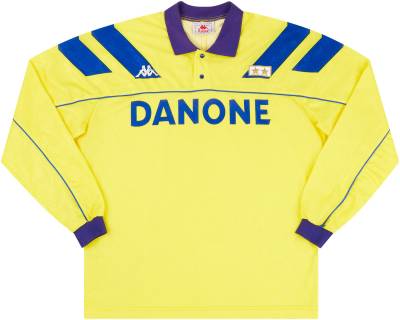 Juventus_1992_1994_Kappa_Away_Shirt_1.jpg