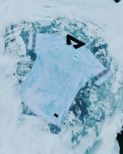 greenland_2025_hummel_away_kit_d.jpeg