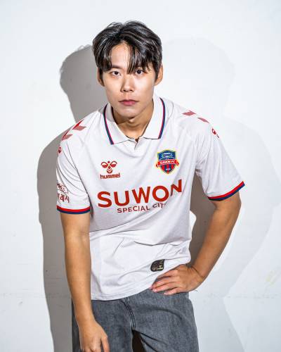 suwon_fc_2025_hummel_away_kit_a.jpg