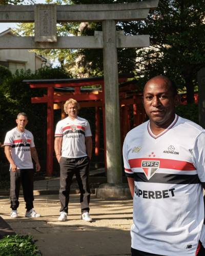 sao_paulo_2025_new_balance_home_kit_b.jpeg