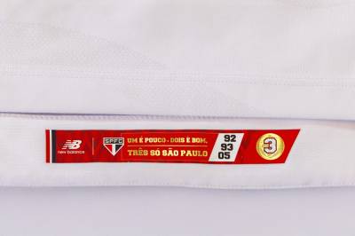 sao_paulo_2025_new_balance_home_kit_f.jpg