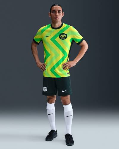 australia_2025_nike_home_kit_4.jpeg