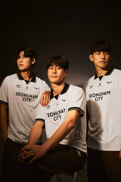 seongnam_2025_umbro_away_kit_a.jpg