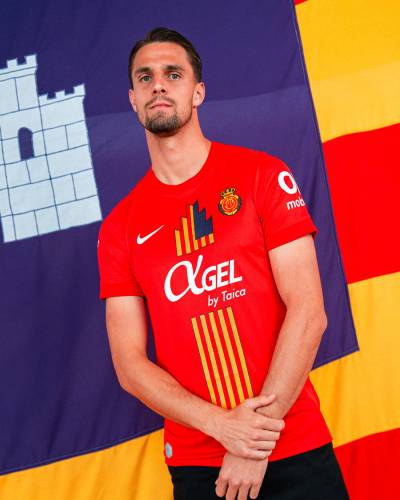 real_mallorca_24_25_nike_special_edition_shirt_f.jpg