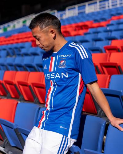 yokohama_f_marinos_2023_home_kit_1.jpeg