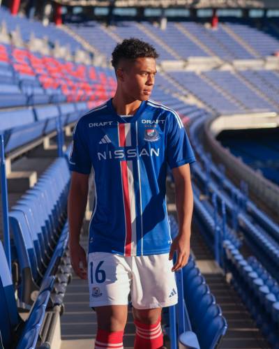 yokohama_f_marinos_2023_home_kit_2.jpeg