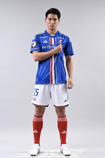 yokohama_f_marinos_2023_home_kit_b.jpeg