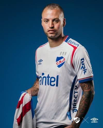 club_nacional_2025_26_umbro_home_kit_b.jpg