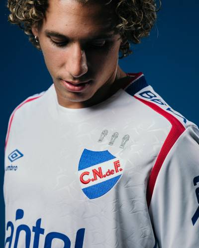 club_nacional_2025_26_umbro_home_kit_c.jpg