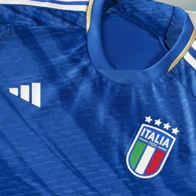 italy_2023_home_kit_l.jpeg