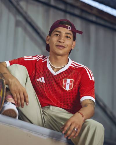 peru_2023_away_kit_d.jpeg