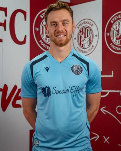 stevenage_25_26_macron_third_kit_03.jpg
